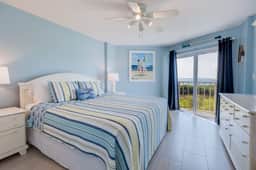 Bright, Sunny Suite with Magnificent Ocean Views - Image 5
