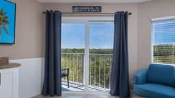 2 BR End Suite, Pool, Beach & Bar, vast views - Image 5