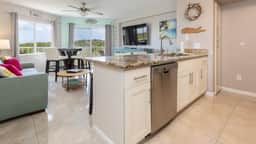 Charming & Tranquil Condo at Ocean Pointe-Sleeps 6 - Image 3