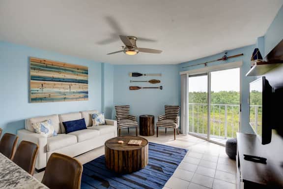 Deja Blue Oceanfront Condo 2 Lanais, Pool, Beach - Image 2
