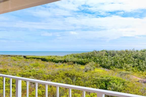 Deja Blue Oceanfront Condo 2 Lanais, Pool, Beach - Image 4
