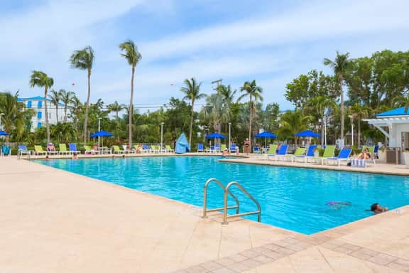 Snorkel Legendary Reefs - Relax Poolside OP 2315 - Image 4