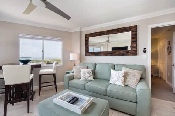 Lux Suite Open Ocean Views with 2 Balconies, Pool & Bar - Image 5