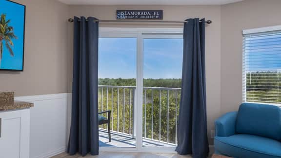 2 BR End Suite, Pool, Beach & Bar, vast views - Image 5