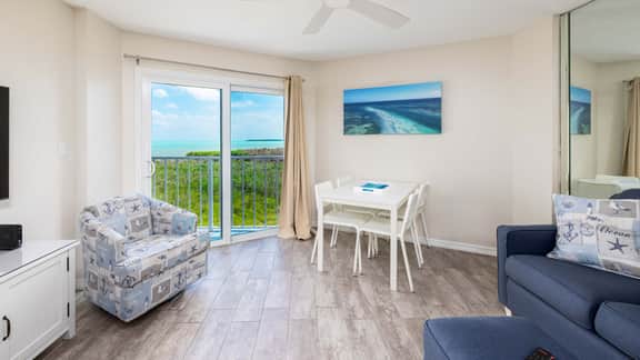 Perfect Location, Beautiful Ocean Views Pool & Bar - Image 2