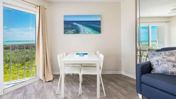 Perfect Location, Beautiful Ocean Views Pool & Bar - Image 5