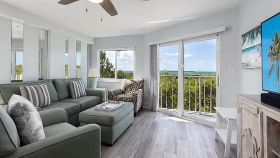 Spacious End Suite with Atlantic Views - Image 2