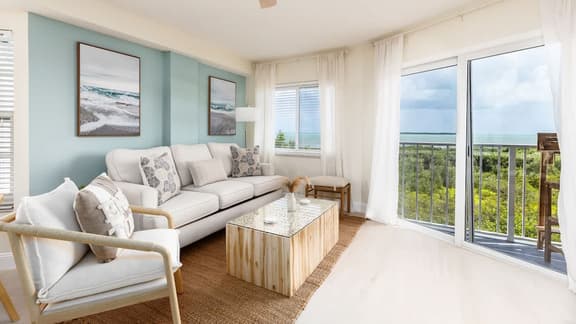 Unbeatable Views from Lux Oceanfront End Suite - Image 1