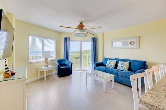 Bright, Sunny Suite with Magnificent Ocean Views - Image 1