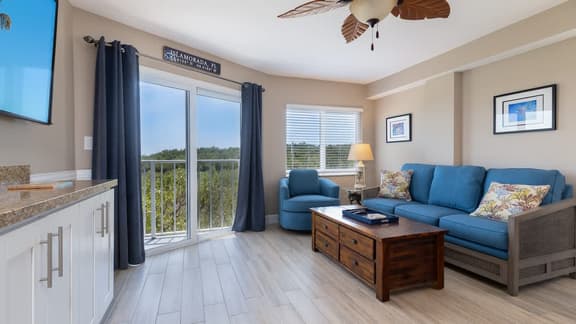 2 BR End Suite, Pool, Beach & Bar, vast views - Image 1