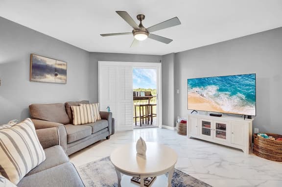 Sunshine and Sandbars Waterfront Condo - Image 1