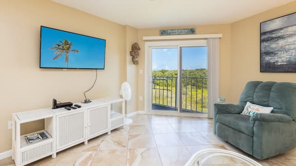 Lush Views from Cozy Top Floor - Ocean Pointe 1415 - Image 1